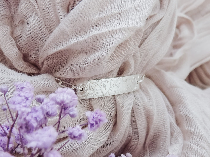 Birth Flower Garden Bracelet - Classic Bar w. Paper Clip Chain