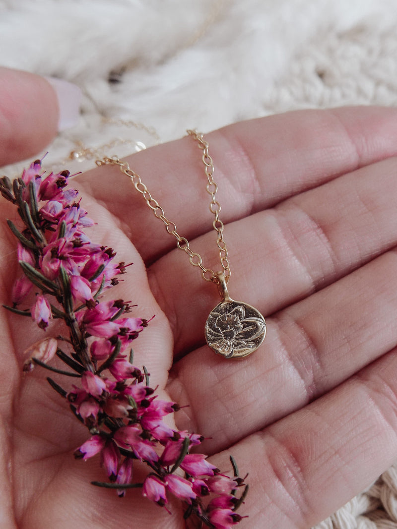 *SPRING LIMITED RELEASE* Heirloom Mini Discs Birth Flower Necklace